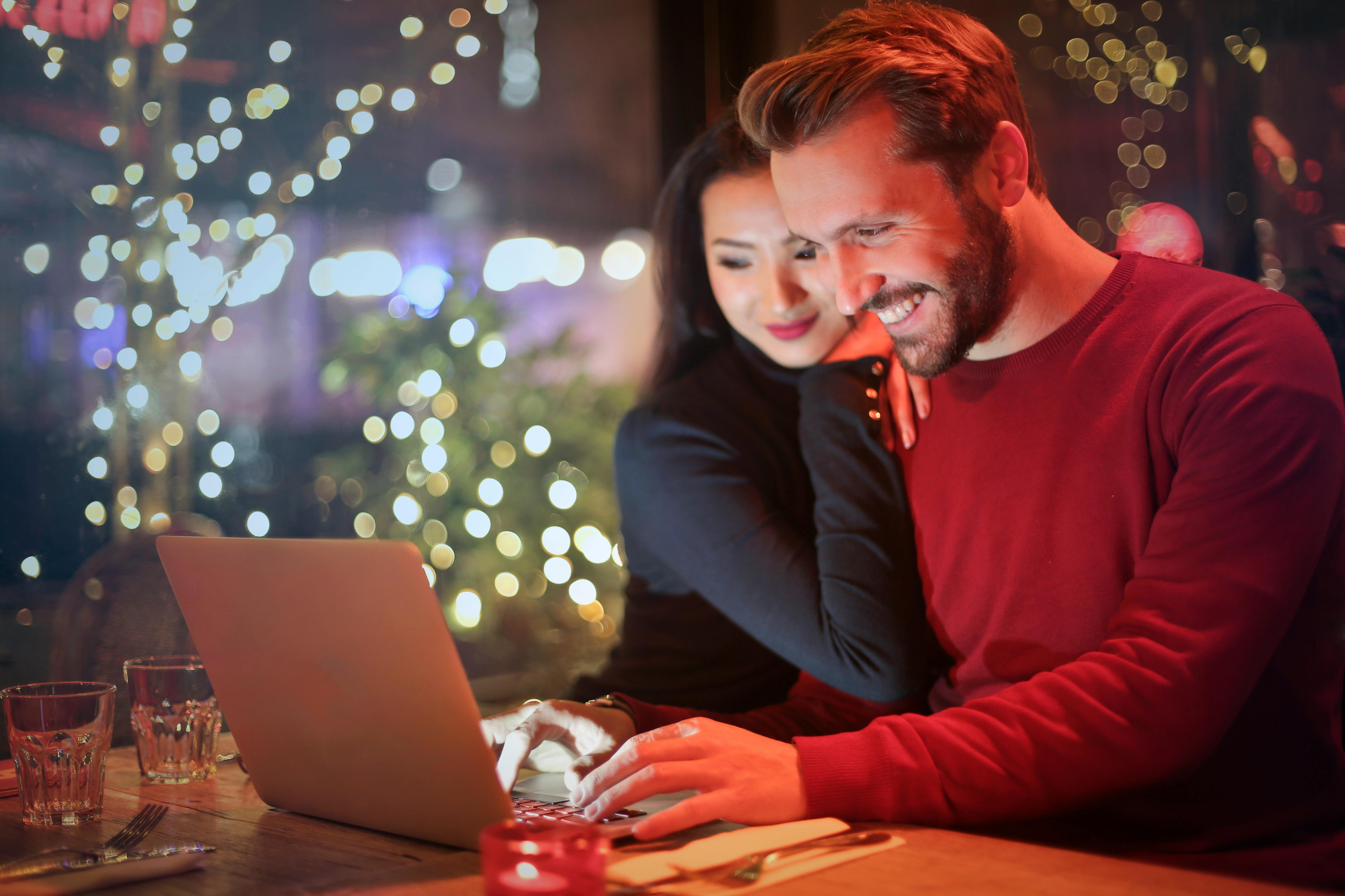 Happy working couple | Source: Pexels