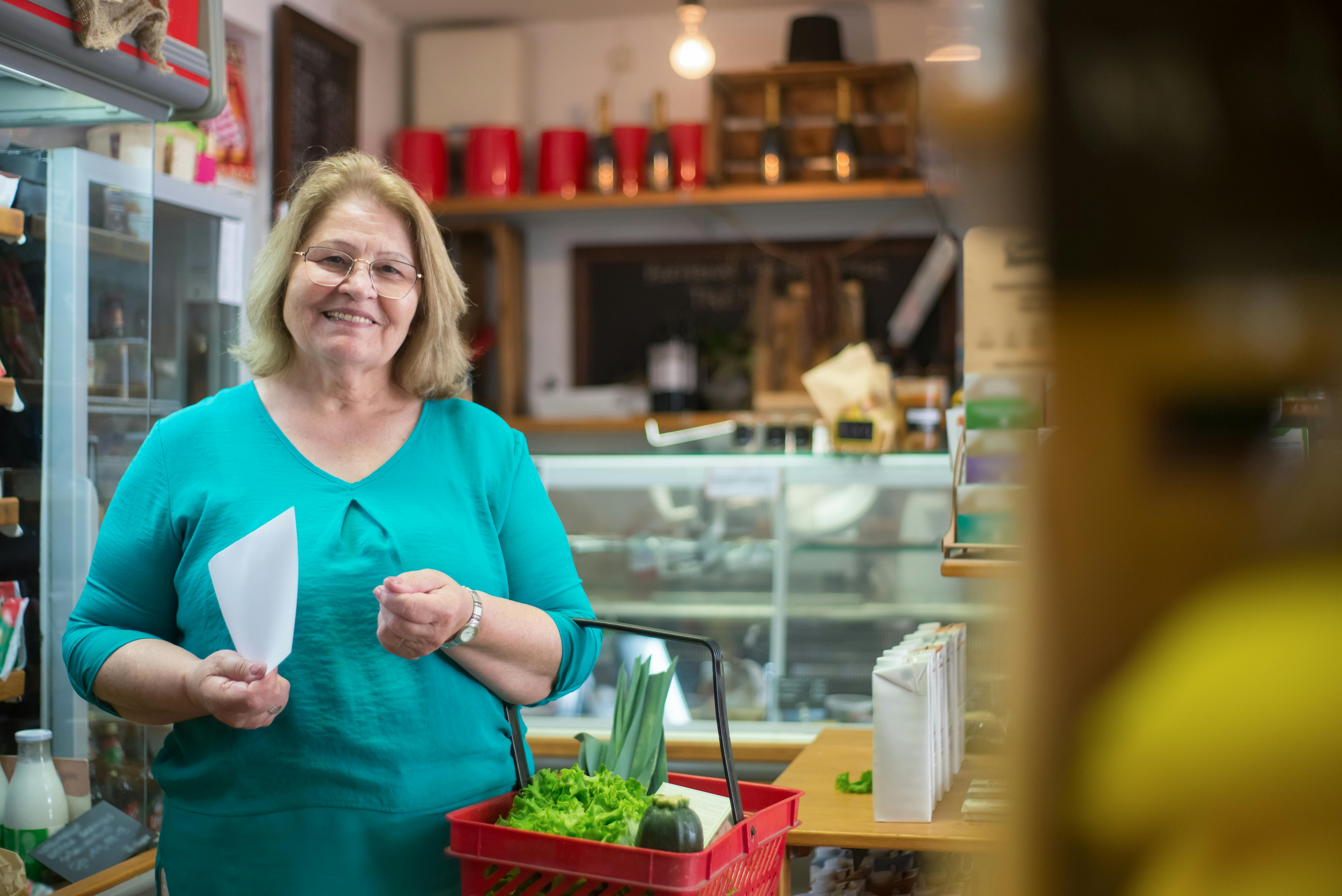 A woman at the grocery store | Source: Pexels