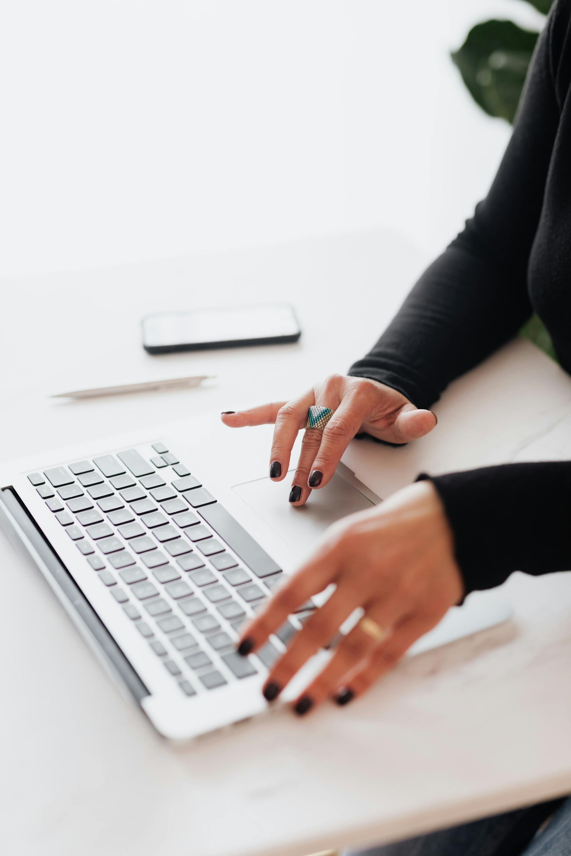 A woman using a laptop | Source: Pexels