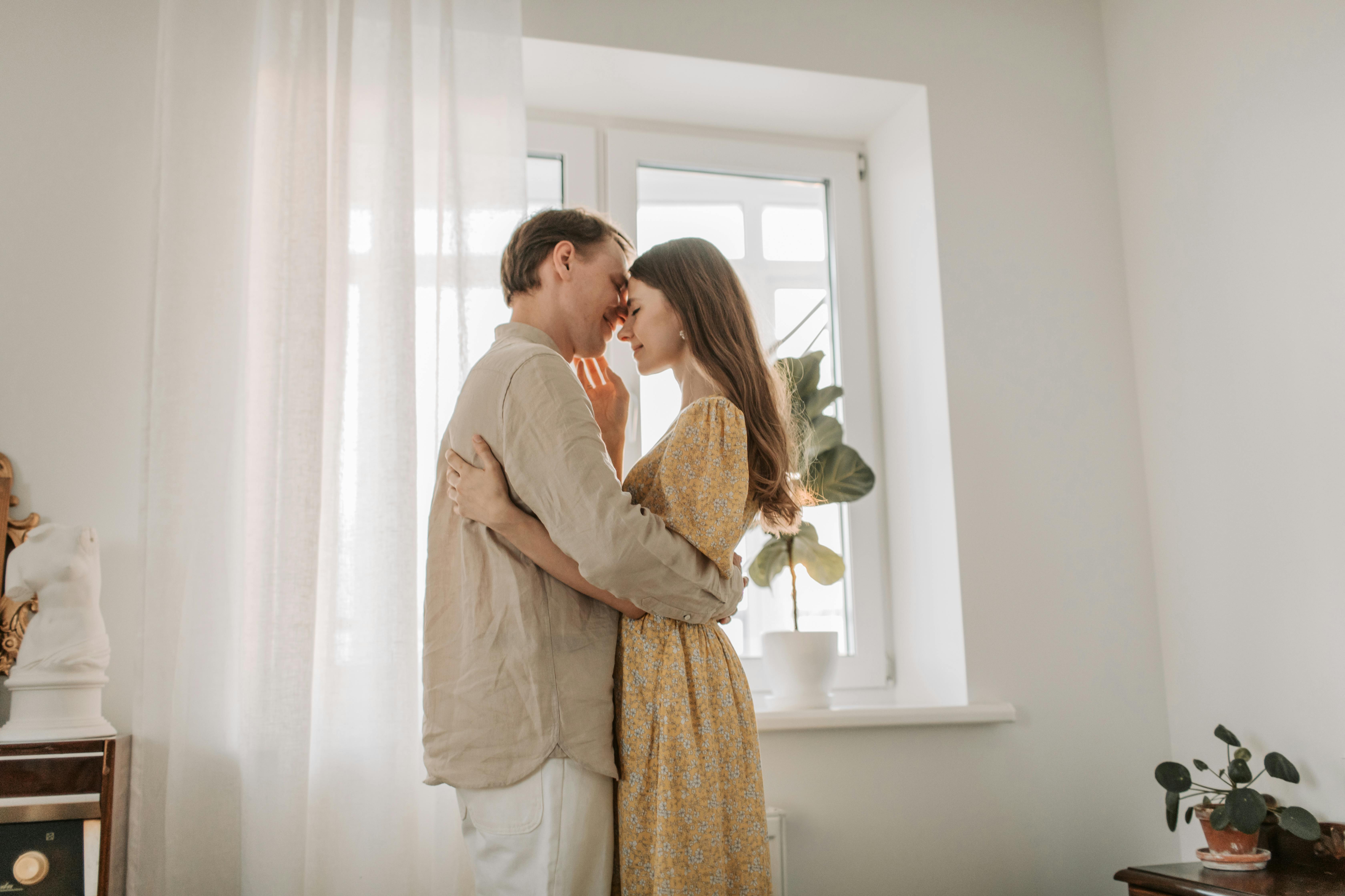 A happy man embracing his wife | Source: Pexels