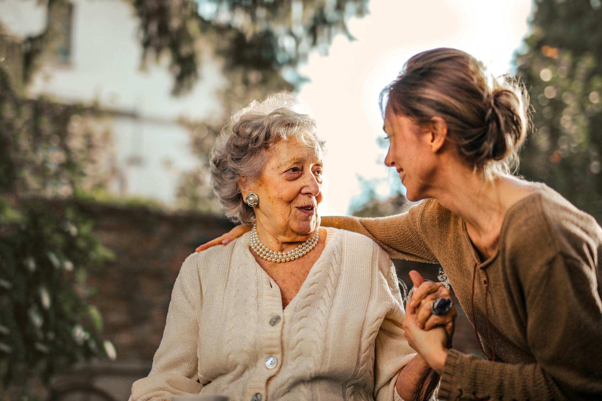 Two women having a heartfelt discussion | Source: Pexels