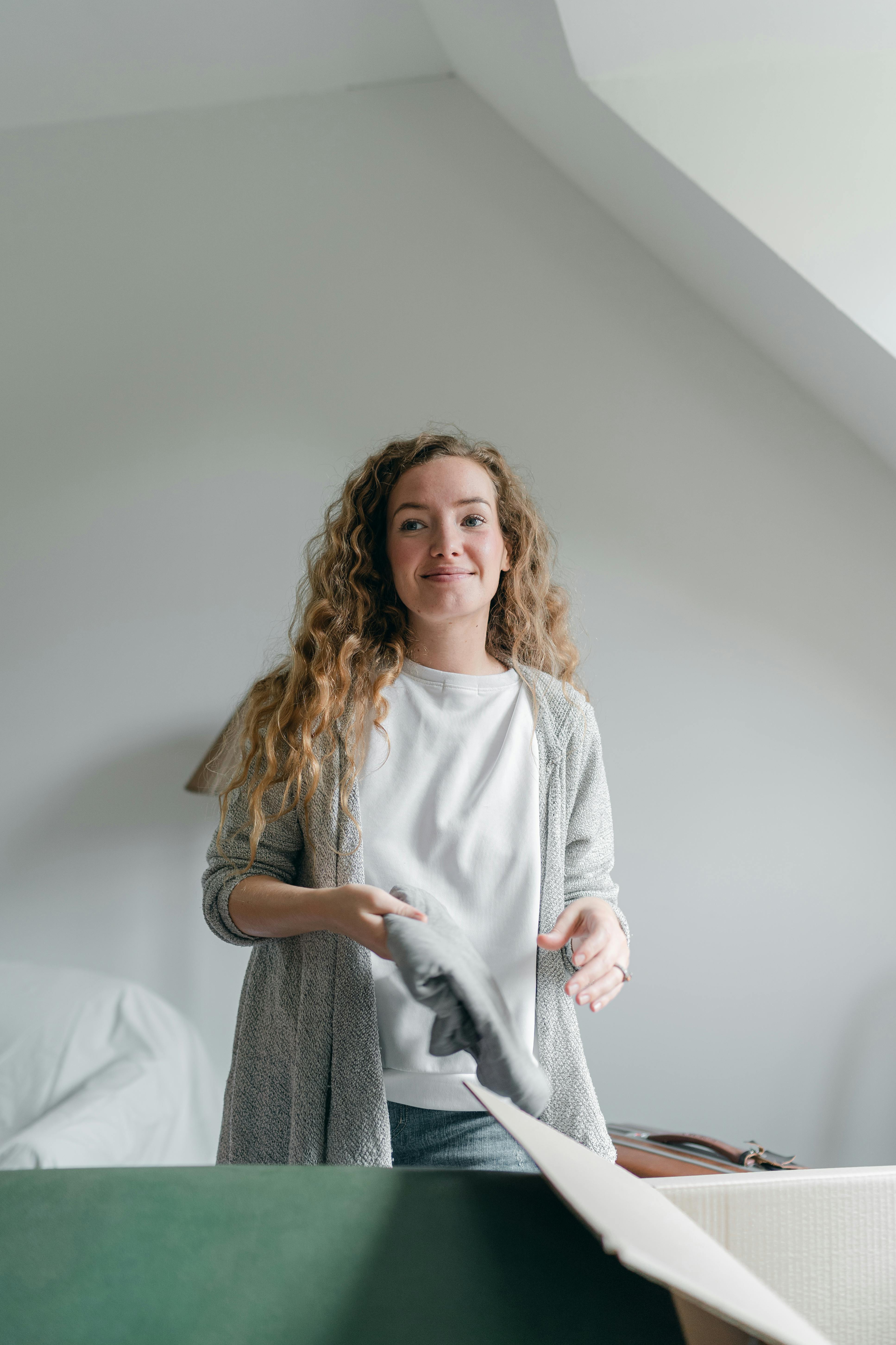 Woman packing her suitcase | Source: Pexels