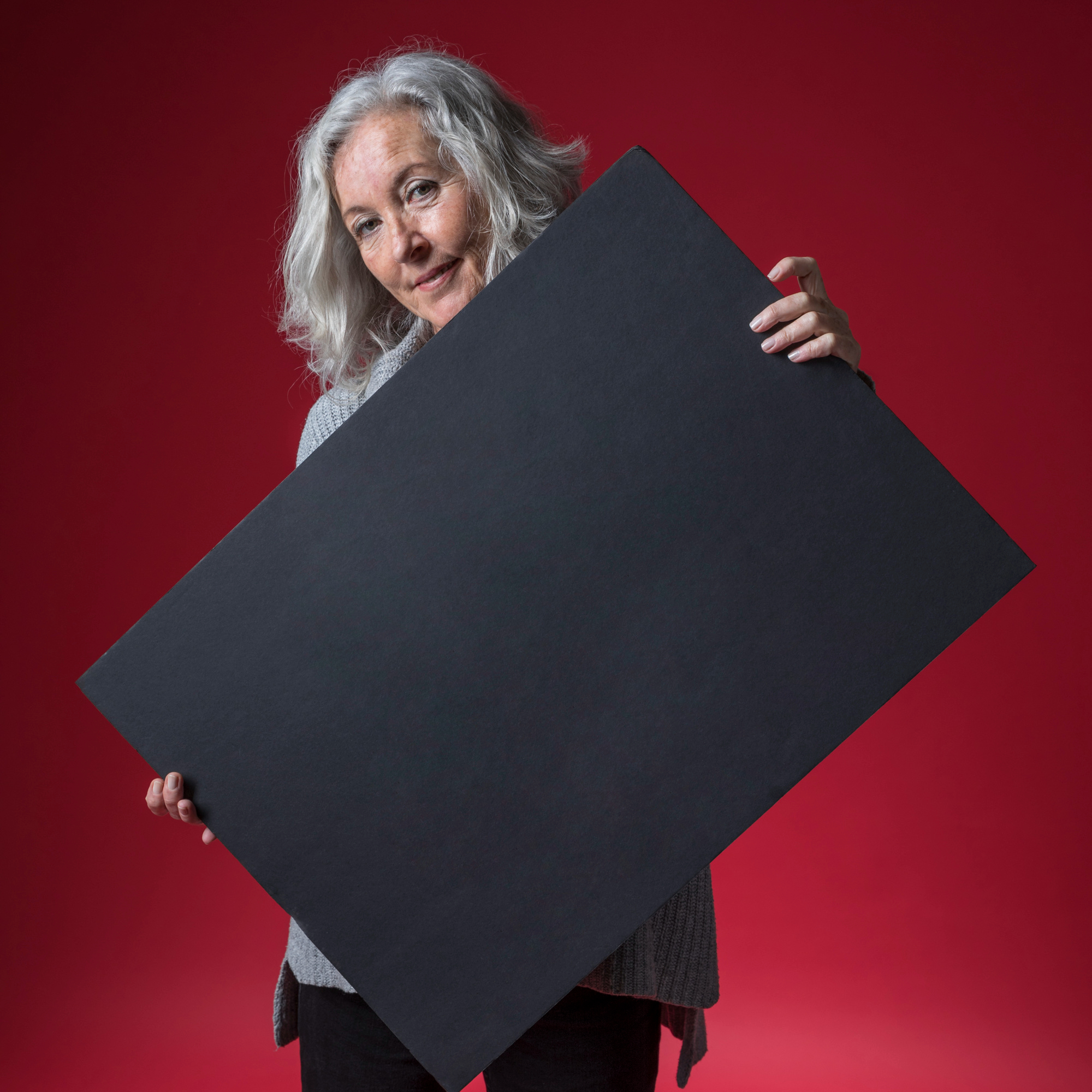 A woman holding a large envelope | Source: Freepik